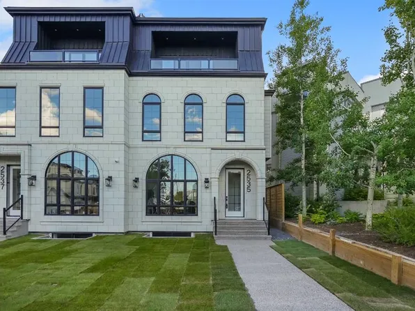 2535 E 19th St SW, Calgary, AB T2T 4X4