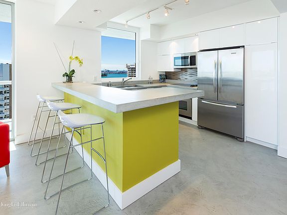 3rd image of 10 Venetian Way APT 1905