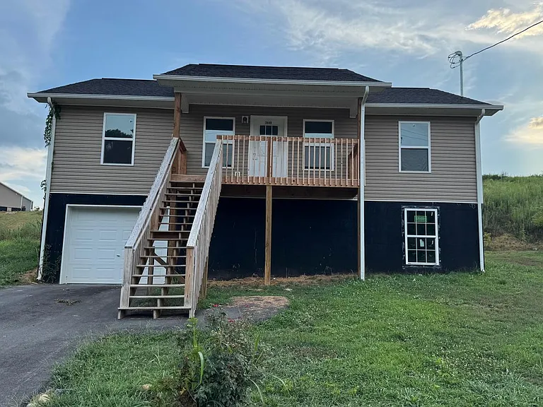 3449 Parker Blvd — Photo 3