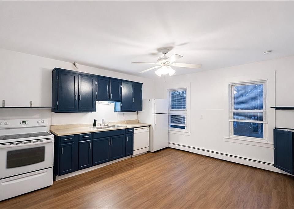 1st image of 39 Roland St Floor 2
