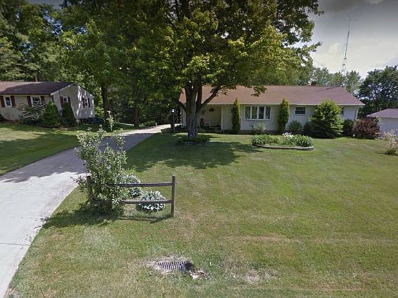 3rd image of 3241 Beverly Ln