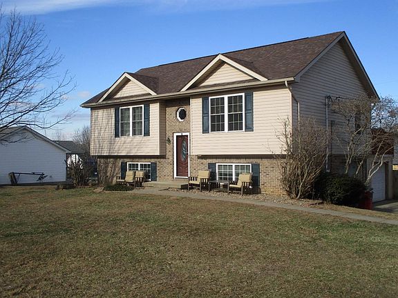 3rd image of 300 Blue Valley Ct
