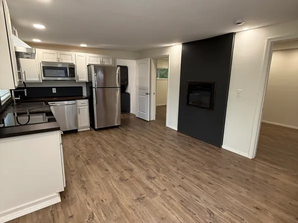 141 Salmon Harbor Rd #B, Smith River, CA 95567