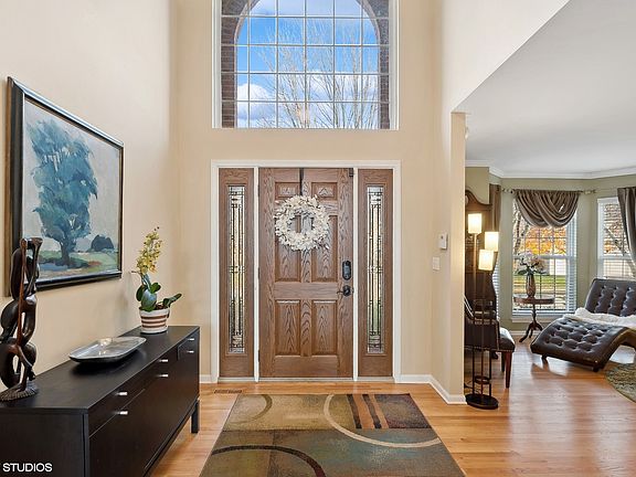5th image of 386 Ashford Ln
