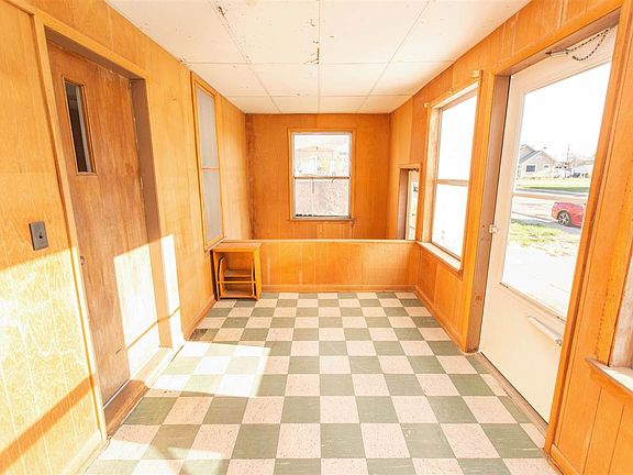 5th image of 206 Kleven Ave