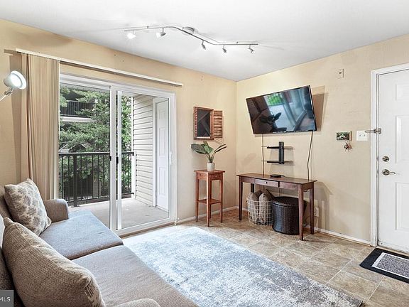 3rd image of 3304 Wyndham Cres #235