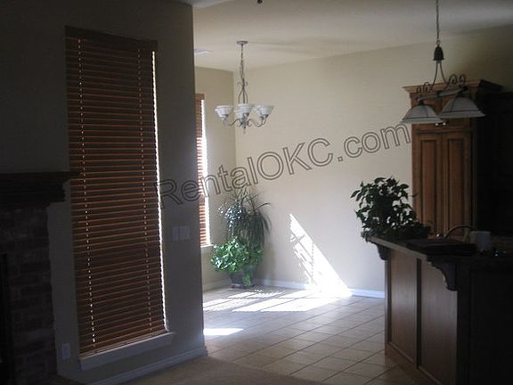 2nd image of 1205 Stoneridge Dr