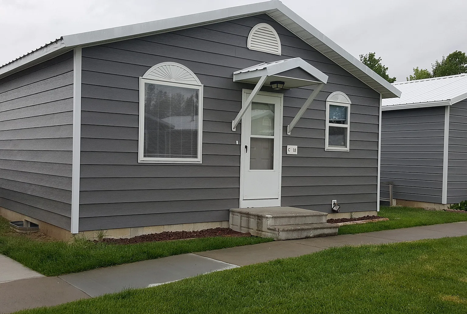 3 Bed/ 2 Bath/ 2 Car Garage Home on Westend — Photo 1