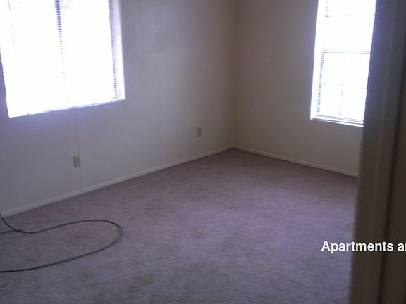 5th image of 1112 Hazelton St
