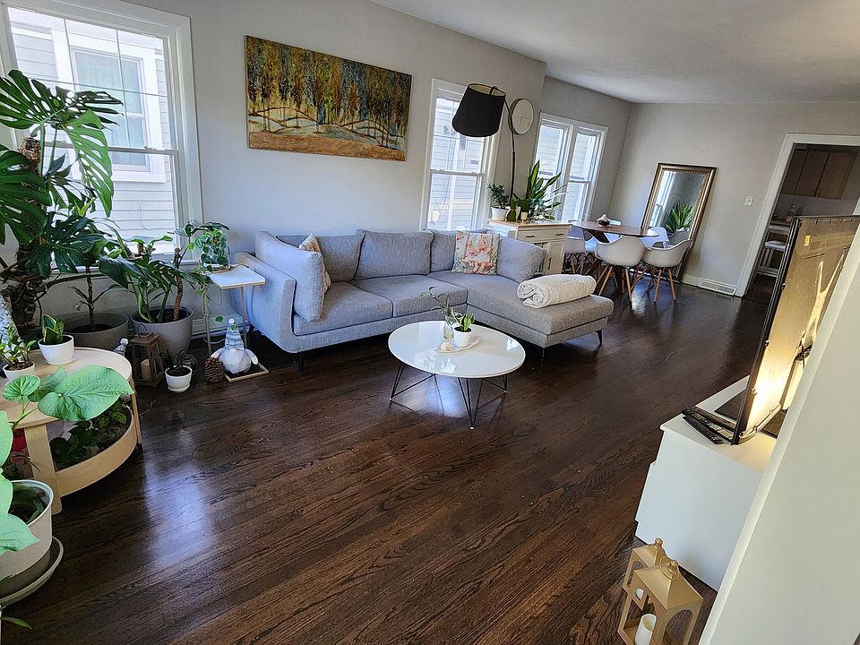 1st image of 858 Jeannette St Room Des