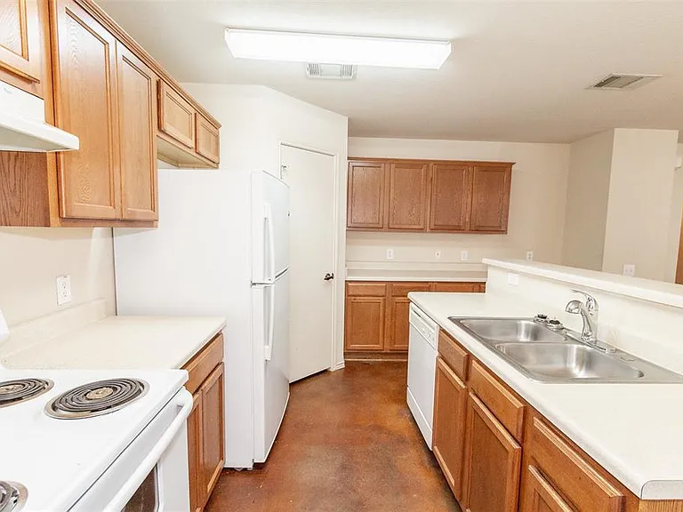 2406 Magin Meadow Dr — Photo 6