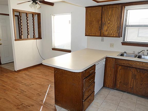 5th image of 2510 E Cedar Ave