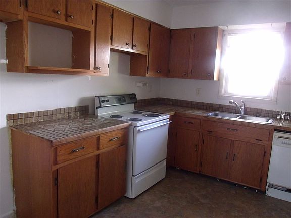 4th image of 1226 Main St