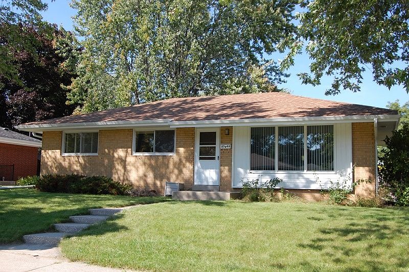 1st image of 8744 W Brentwood Ave