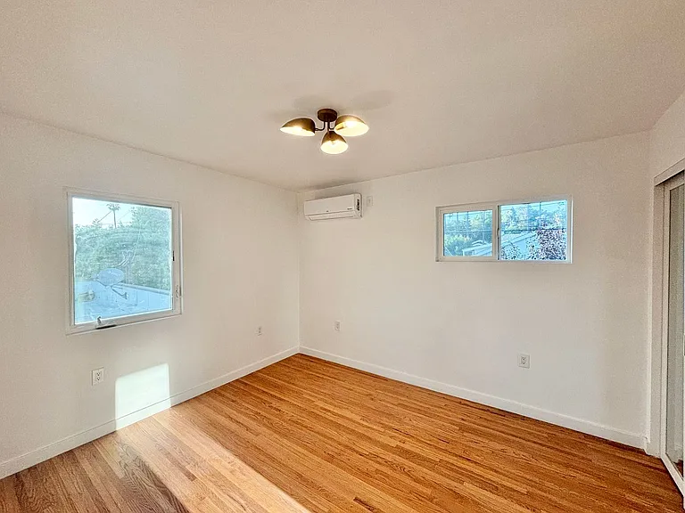 4941 York Blvd — Photo 9