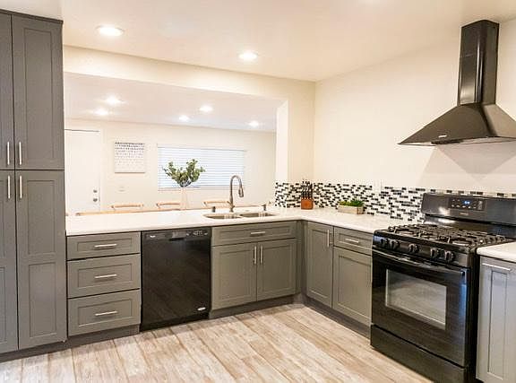 5th image of 7953 Gardenia Dr