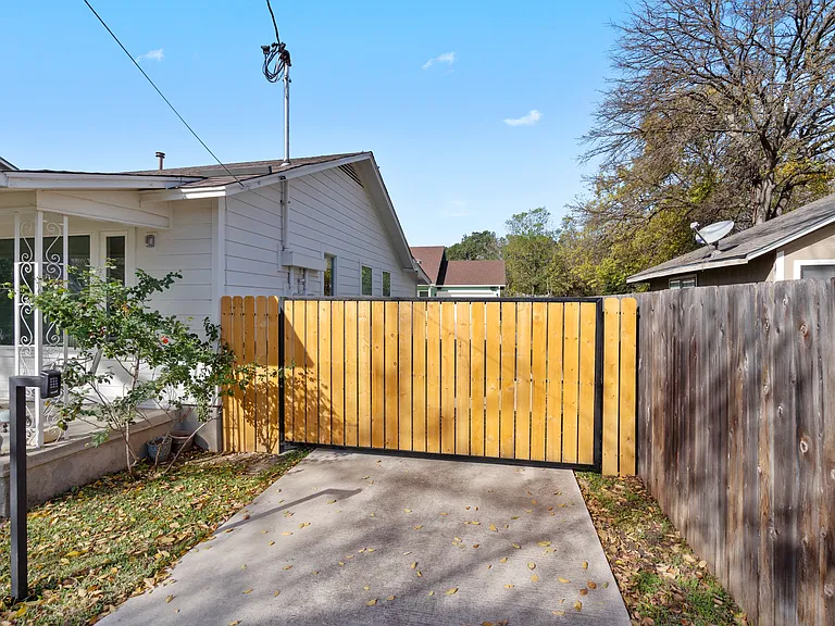 4410-2 Russell Dr — Photo 24