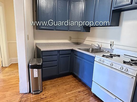 4th image of 1907 Lyndale Ave S APT 1
