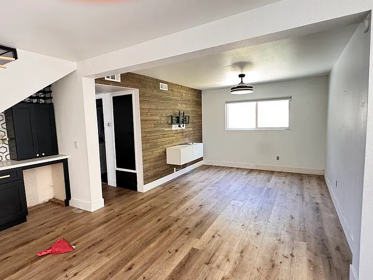 4270 Rous St — Photo 11