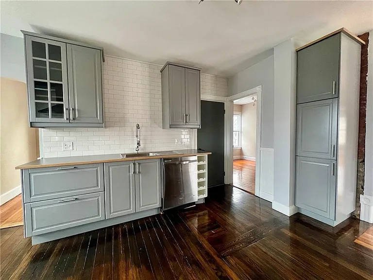 220 Summit Ave #2 — Photo 6