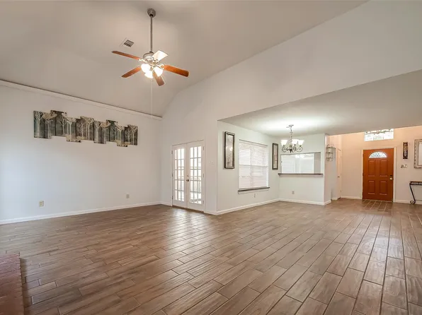 5110 Prairie Creek Dr, Houston, TX 77084