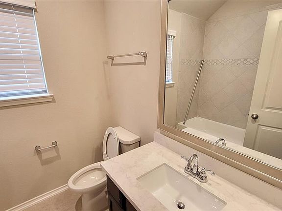 4th image of 8815 Oak Ivy Ln