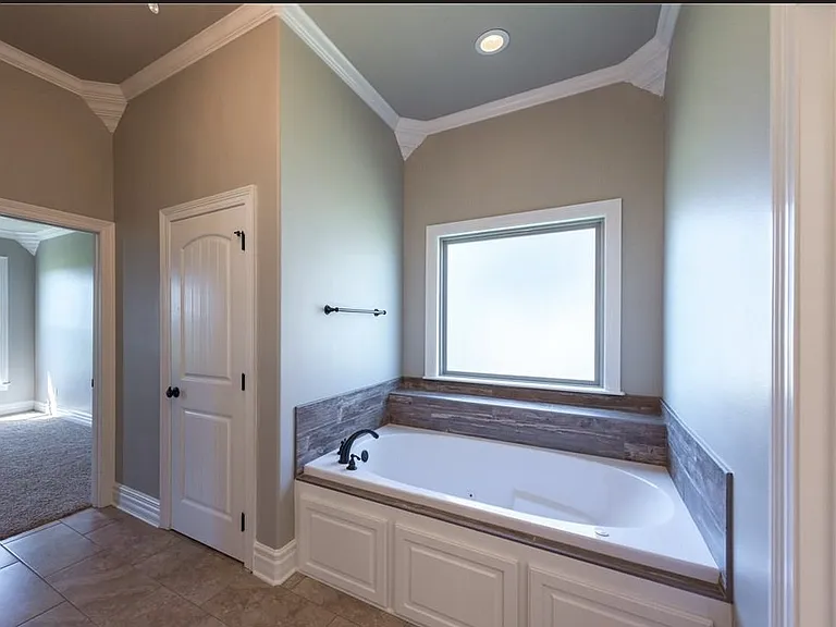 155 Lori Dr — Photo 9
