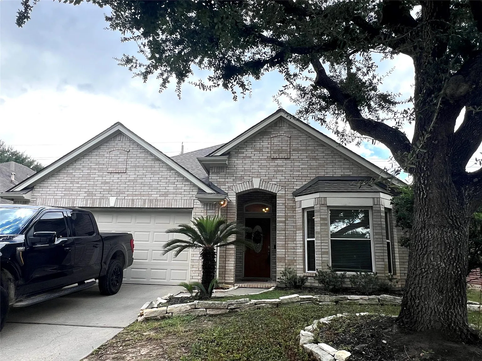3 bed, 2.0 bath, 1861 sqft, $2,100 — Photo 2