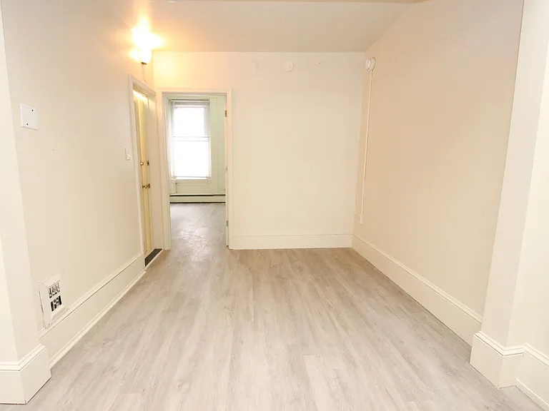 402 S 9th St — Photo 32