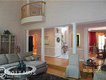 4th image of 10113 Community Ln