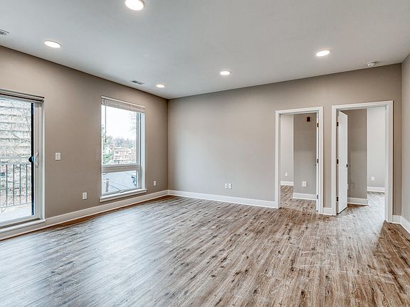 4th image of 1952 Bryn Mawr Ave #3C