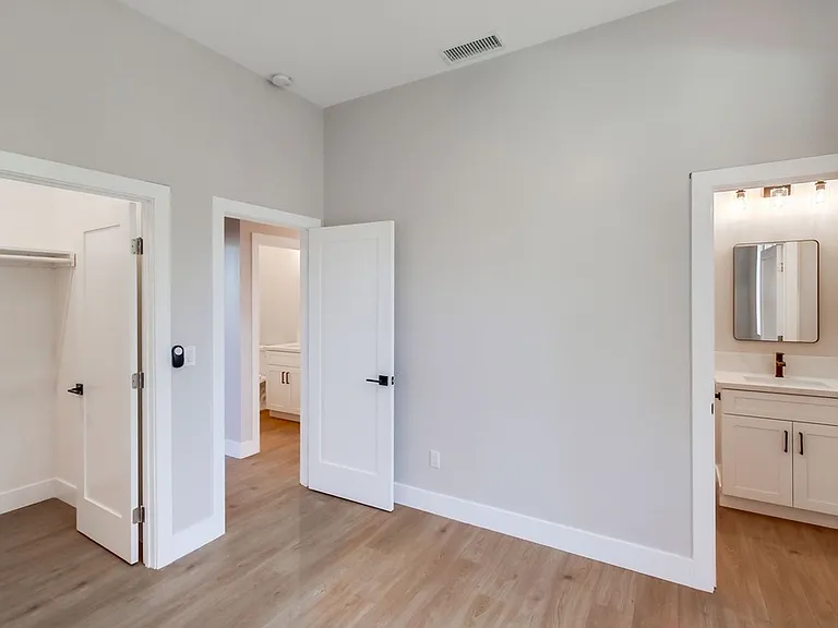 754 W 9th Ave — Photo 3