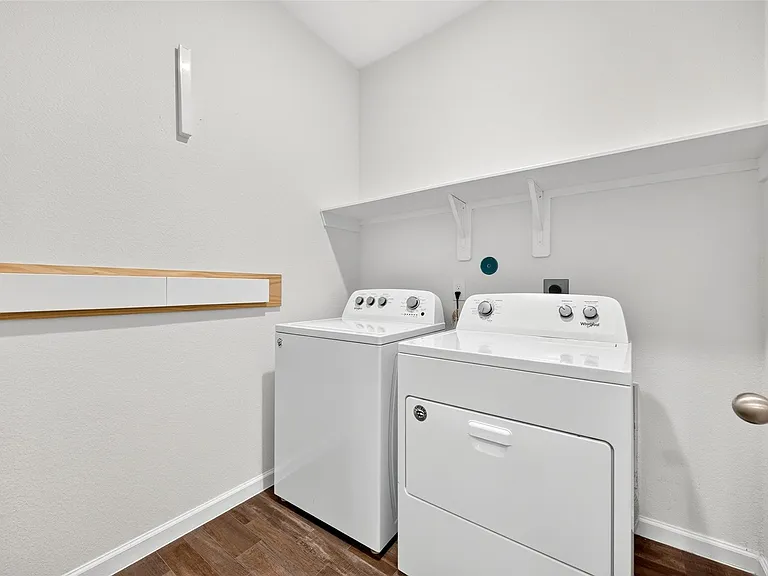 1024 Banyon Tree Ln — Photo 15