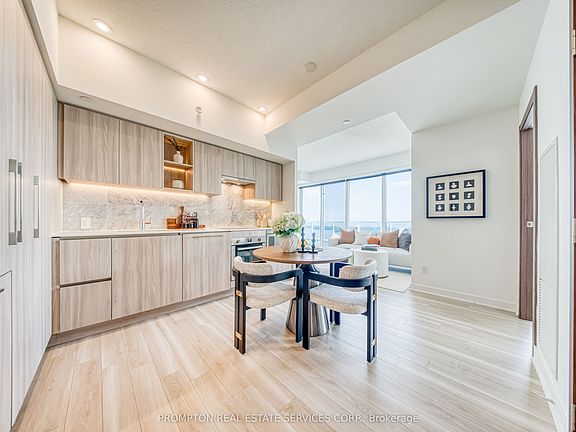 4th image of 19 Bathurst St #4011