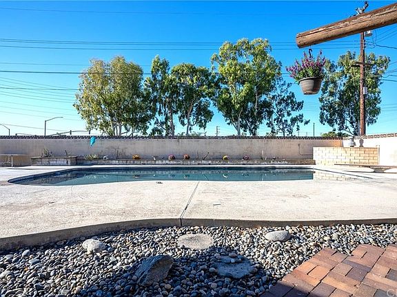 5th image of 11011 Avonbury Ave