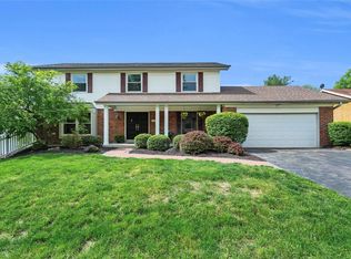 2017 Willow Lake Dr, Chesterfield, MO 63017