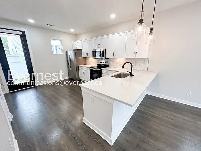 304 Jeffries Way — Photo 8