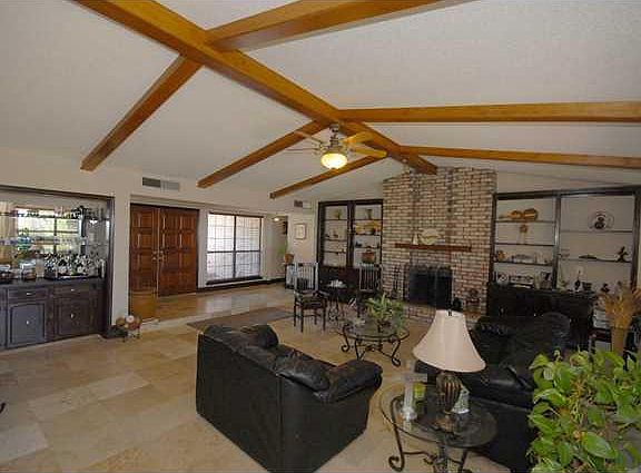 4th image of 733 Cresta Alta Dr