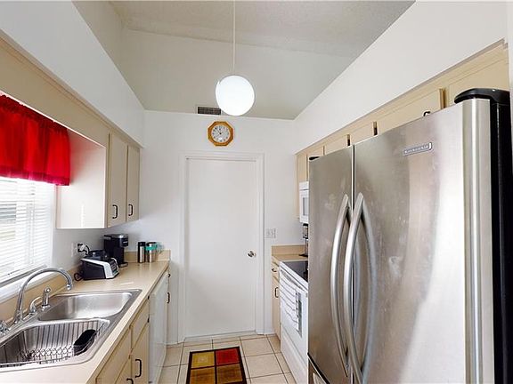 4th image of 315 Montego Ct SE