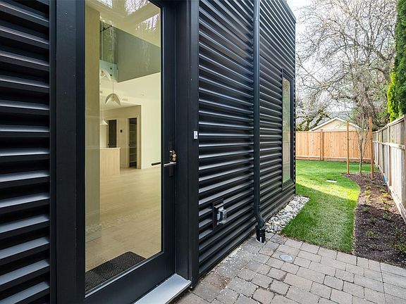 5th image of 920 Island Rd #1