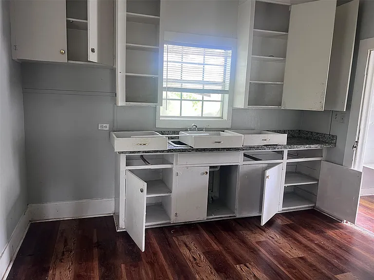 613 S Harrison Ln — Photo 7