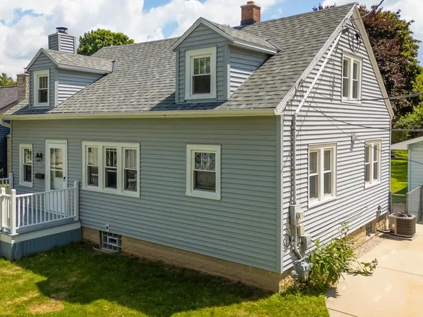 1006 13th AVENUE, Grafton, WI 53024