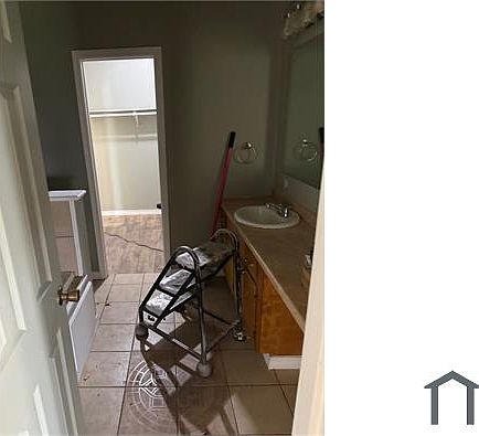 2nd image of 3119 W Maple St