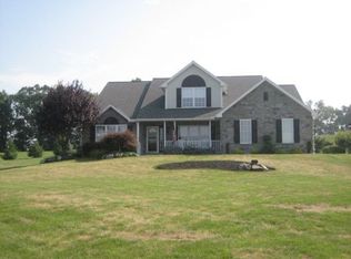 106 W Miller Dr, Douglassville, PA 19518
