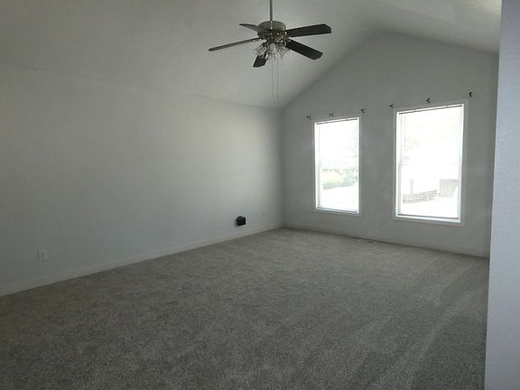 4th image of 275 Hazel Ct
