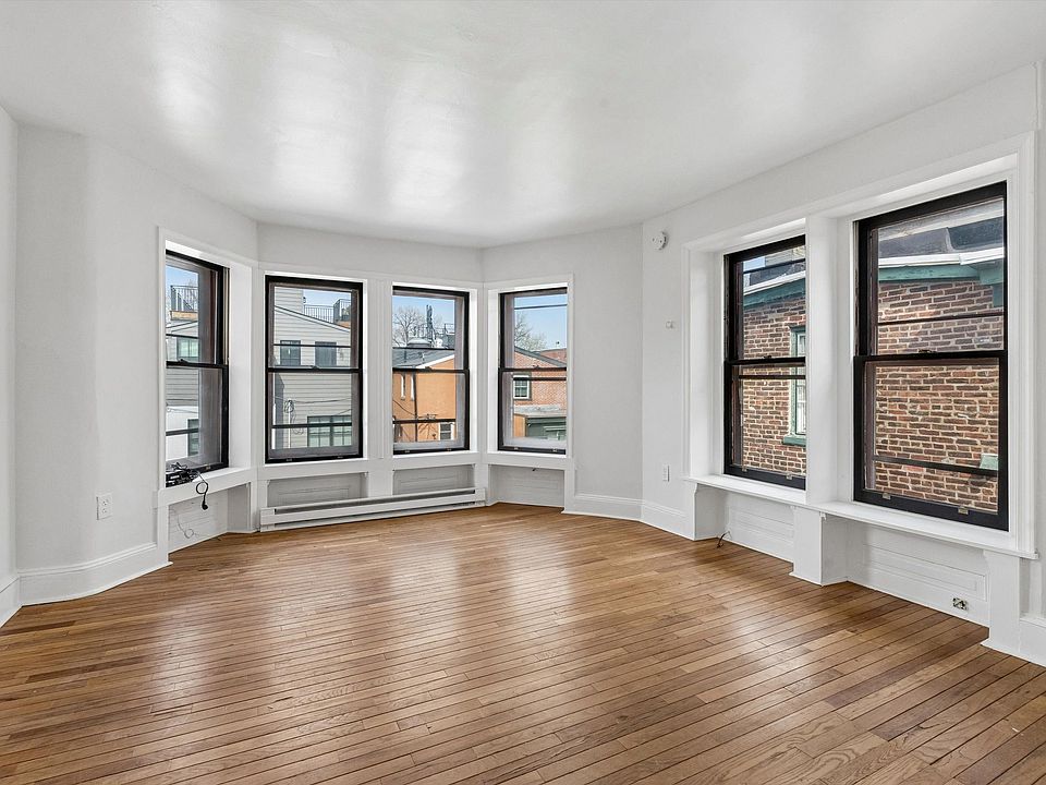 1st image of 2105 Green St #31R
