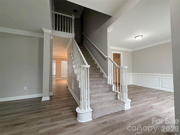 3rd image of 6930 Royce Ct