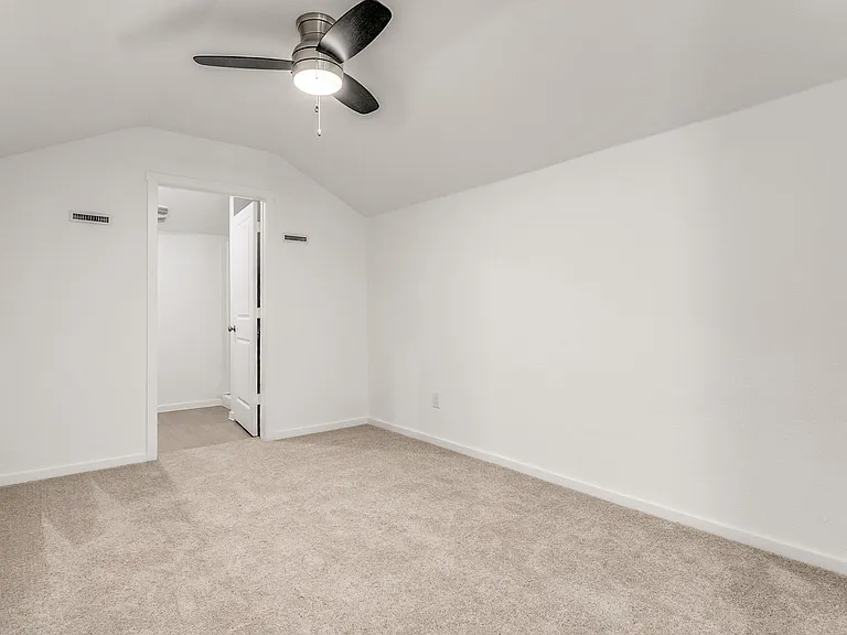 5010 Primrose Rdg — Photo 16