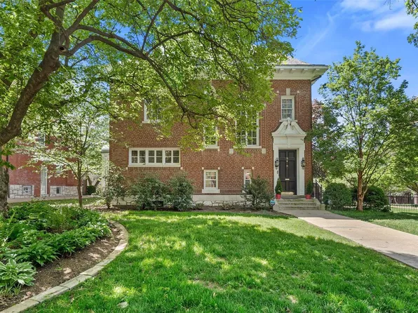 94 Waterman Pl, Saint Louis, MO 63112