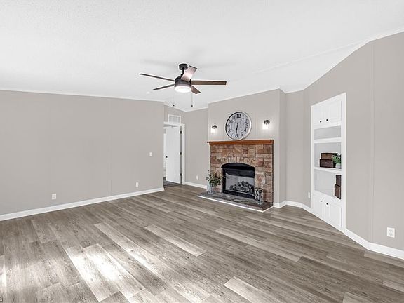 4th image of 104 N 8th Ave